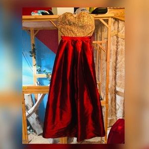 Good as new only used once for a wedding.